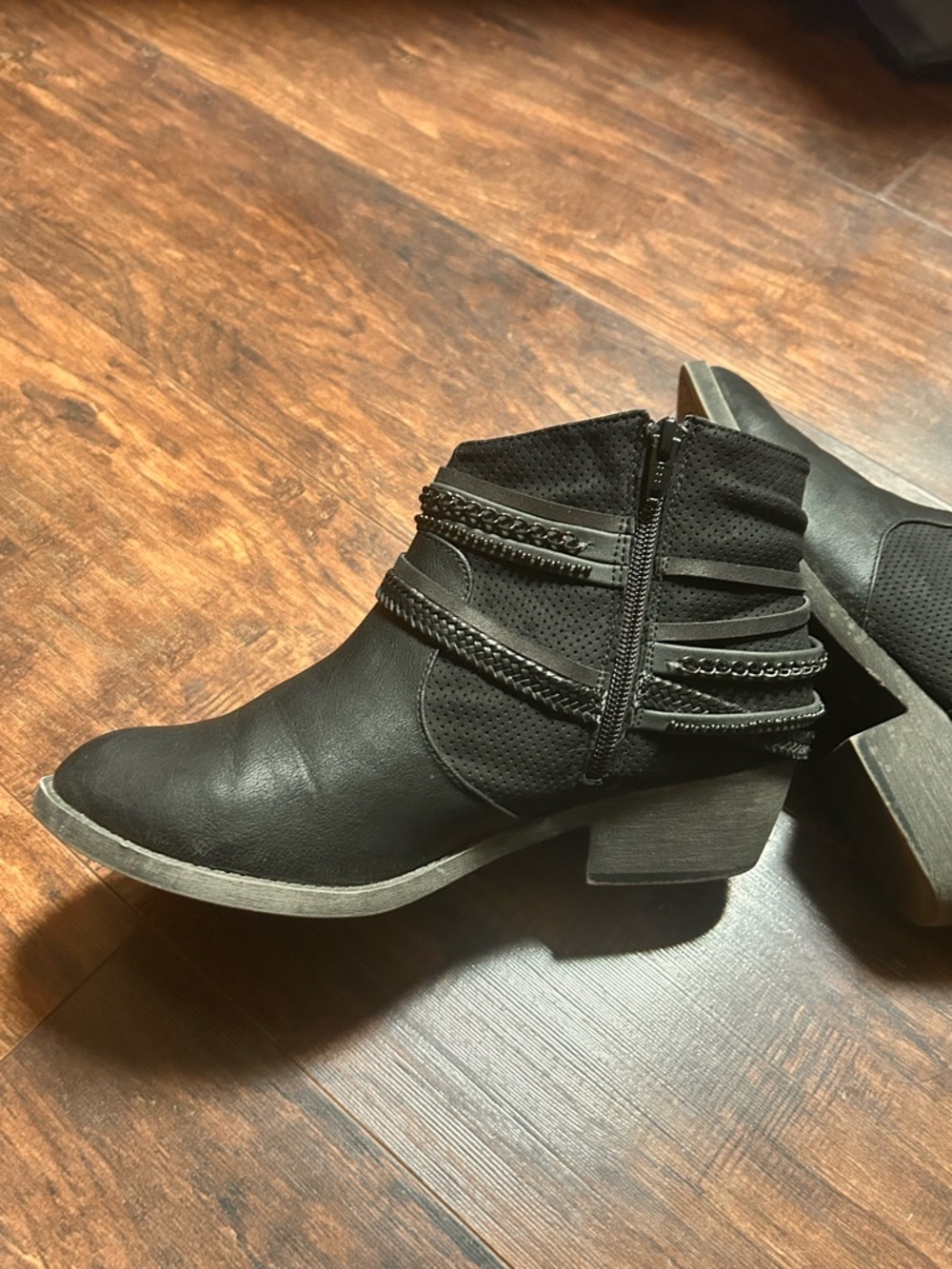 Women’s Black Ankle Boot with Decorative Straps size 9.5 - Picture 5 of 8